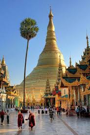Udivitelnye Zdaniya Pagoda Shvedagon Yangon Myanma Kompleks Raspolozhennyj Bolee Chem Na 5 Ga Z Places Around The World Places To Travel Wonders Of The World
