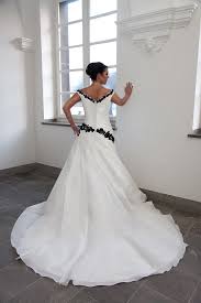 Sie suchen ein individuelles brautkleid nach ihren wünschen ? Angely Posts Facebook