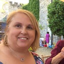 Danni Williams💀 (@_forbookssake)