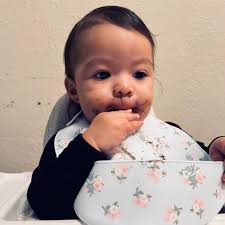 Igual a su papa...buscando el cafe con pan después de los frijoles 😅🥰