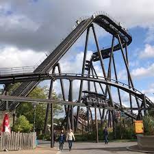 The two seats in the rear of the car pushed out from the centerline so that the four seats resemble a v. Krake Heide Park Resort