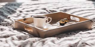 Quelli che la mattina prima del caffè non mi dovete parlare ok, a me invece la mattina non parlatemi fino a che non vado a letto la sera. Il Vassoio Prima Colazione A Letto La Casa In Ordine