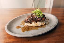 Decouvrez La Recette Reconfort De Poulet Aux Epices A Steak Maison Avec Topinambour A La Creme De Martin Juneau Du Restaurant Pastaga Food Breakfast Grains