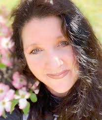 Grace Manley's Instagram, Twitter & Facebook