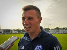 Schalke 04 verlängert vier Verträge auf einmal