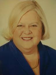 Suzanne Bateman's Instagram, Twitter & Facebook