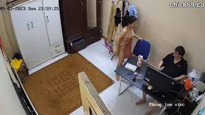 Hack Camera Vợ Dâm Quyến Rũ Chồng Địt Nhau Cực Phê Bây giờ anh ddjt em hay  là chơi game, nhìn vợ nó mặc váy ngủ thế chả tắt máy đjt vội