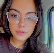 I'm into 5th rewatching of SoA, and every single second I am more confused  about Jax and Tara relationship. a relationship needs two partners who work  together towards common goal, but Tara