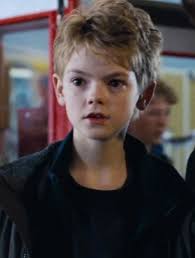 You Won T Believe What Happens In This Love Actually Deleted Scene Thomas Sangster Thomas Brodie Sangster Thomas Brodie