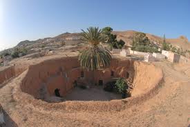 Matmata Est Un Village Repute Pour Ses Habitations Troglodytes Mais Une Habitation Troglodyte Qu Est Ce Que C Est Ce Casas Subterraneas Arquitectura Tunez