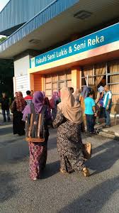 Metodologi kajian kajian ini menggunakan kaedah kualitatif, iaitu bersifat deskriptif yang lebih kepada huraian motif alam melalui sampel artifak dan kajian lapangan. Interview Fine Art Uitm 2017 Fakulti Seni Lukis Dan Seni Reka