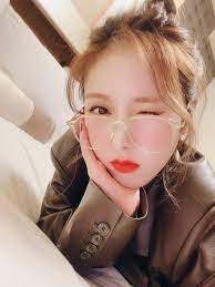 Pin Oleh Home 24 Di Kpop Beauty Artis Wanita Cantik Kacamata