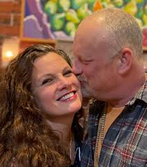 Happy Sunday everyone! It was such a magical morning… a lovely breeze and  the big moon opposite the sun! 🌞 🌕