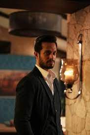 Dizi/film setlerinde başlayan aşklara bir yenisi daha mı ekleniyor dersiniz? Murat Boz Icin 31 Fikir Unluler Sarkicilar Erkek Saci