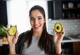 Les aliments qui font pousser les cheveux: Elle Mange De L Avocat Chaque Jour Pour Faire Pousser Ses Cheveux Plus Vite Voici Le Resultat