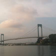 The cross island parkway merges into the whitestone expressway approximately 0.5 miles (0.80 km) before the bridge. Whitestone Park