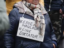 Zumindest 40.000 menschen (polizeiangaben) gingen am samstag tatsächlich auf die straße. Rund 6 000 Teilnehmer Bei Mfg Demo In Linz Corona Impfung Vienna At