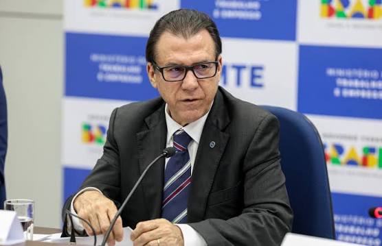 Ministro defende proibir bets no Brasil para conter adoecimento no trabalho