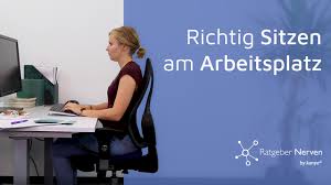 Arbeitnehmer, die täglich stundenlang am schreibtischen verbringen, haben oft eins gemeinsam: Ruckenschmerzen Im Buro Vermeiden Tipps Tricks Ratgeber Nerven