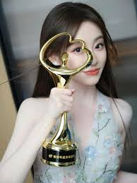 Weibo Night 2024 Awards Luo Yunxi and Bai Lu: Hot Actor of the Year!👏👏👏  Congratulations ✌❤