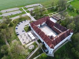 Browse 101 photos & 5 insider tips—and get there with komoot! Unser Stauferland De Schloss Filseck