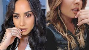 Singer demi lovato revealed her new brighter hair color on instagram stories this week, the compliments of nine zero sure, lovato isn't a stranger to hair changes—she's tried virtually every shade and style in the beauty world, even chopping off her waves into a bob back in march—but it's. Demi Lovato Shocks Fans With Blonde Hair Hairstylist Reveals Why She Did It Youtube