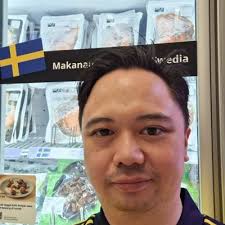 REVIEW] “It's Only Love: Kelly H. Chong's 𝐿𝑜𝑣𝑒 𝐴𝑐𝑟𝑜𝑠𝑠  𝐵𝑜𝑟𝑑𝑒𝑟𝑠” by Mario Rustan