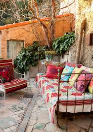 20 Bunte Ideen Fur Ihre Gemutliche Gartenterrasse Im Bohemian Style Garten Terrasse Wohnen Im Freien Und Veranda Dekoration