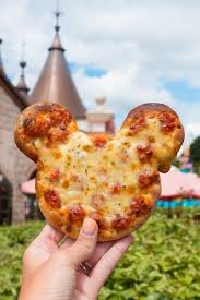 Mickey Pizza Pizza Food Recipes Tools Kitchen Tools Yummie Meals Healthy Delicious Tasty In 2020 Best Disneyland Food Paris Food Disney Desserts