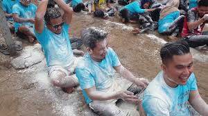 15 idea sukaneka untuk hari sukan team building atau family day blog shiqin sunshine. Sukaneka Passing Tepung Family Day Team Cougar 2019 Youtube