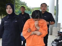 Empat suspek kes langgar lari yang membawa kepada kematian seorang wanita di cyberjaya telah ditahan pihak berkuasa. Wajah Sebenar Kes Langgar Lari Viral Media Johor Facebook