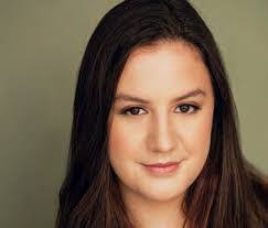 Kari Paulson's Instagram, Twitter & Facebook