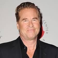 Als val kilmer 2016 an krebs erkrankte, zog er in das gästehaus von cher, wie er in seiner neuen biografie schreibt. Val Kilmer Er Spricht Uber Den Kampf Gegen Den Krebs Gala De