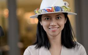 Karen Morris: Fashionable Headwear Can Meld Elegance and Simplicity