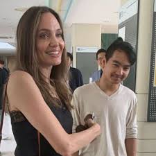 The one where they get back together: Angelina Jolie Hasn T Stopped Crying Since Son Maddox Started Uni