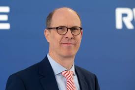 Dr. Michael MUELLER, Müller, Member of the Executive Board, CFO, CFO,  Annual Press Conference of