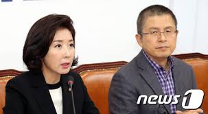 진박들이 당 나간 후에 국힘에 윤석열, 안철수 합류하구요. ë‚˜ê²½ì› ìµœê³ ìœ„ì›íšŒì˜ ë°œ