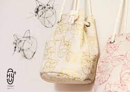 インテリアにモダンに馴染む 小川学さんの ワイヤーアート をお部屋に飾ろう キナリノ ワイヤーアート アート 古代魚