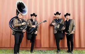 Esnifando vida romano aspas canción promocionada. Algunos Datos Curiosos De Calibre 50 Soy Grupero