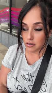 magasassy18 (@magasassy18)'s videos with Shocking