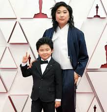 가장 최근 아카데미 후보에 오르게 한 영화 넷플릭스 오리지널 무비 '힐빌리의 노래'에서도 그 포스는 여전했다. Veucmtes6 R7om