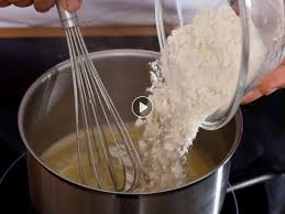 Faire Un Roux Blanc Blond Ou Brun Tous Nos Conseils Pour Le Reussir Comment Faire Un Roux Bechamel Facile Sauce Roux