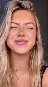 Alexis Ambrose's Instagram, Twitter & Facebook