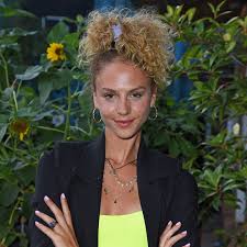Diese glücksbringer begleiten sie im finale +++ so denkt heidi klum über ihre finalistinnen. Simone Kowalski Gntm Siegerin Rechnet Mit Der Model Branche Ab Gala De