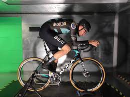 (bike radar's sensationalist number of 32 cm is measured at the top of the hoods.) regardless of how we measure van schip's bars, they are very narrow. En Aero Breakaway Bar Jan Willem Van Schip Beat Cycling