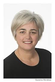 Tragedy of the Moth: Mondoux, Suzanne: 9781982223267: Amazon.com: Books