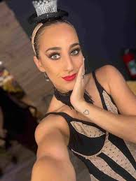 La historia de Delfina: la bailarina que hizo de la danza su vida y está  brillando en Turquía