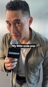 Consider this the remix! #DanielDaeKim performs a dramatic reading of  #KPopDemonHunters'"Soda Pop" 😆🥤 #ComicCon