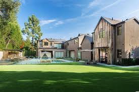 Jun 02, 2021 · this post explores the feature as well as the decorative approach inside mila kunis and ashton kutcher's house: Ashton Kutcher Mila Kunis And Sly Stallone Celeb Homes In June 2020 Loveproperty Com