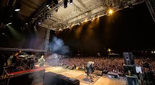 It takes place at an unused airport near hradec králové and features pop, rock, punk rock, and edm. Faith No More Limp Bizkit Three Days Grace Druhy Den Rfp Nabidl Az Nesmlouvave Nabity Program Musicserver Cz